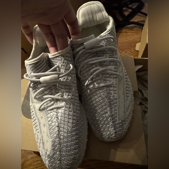 💯Authentic Yeezy Boost 350 V2 Kids ‘Static’ size 2 great condition - Picture 1 of 5